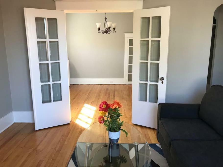 Апартаменты Bright, Clean, Private. In The Heart Of Downtown! Parking, Wi-Fi And Netflix Included Оттава Экстерьер фото