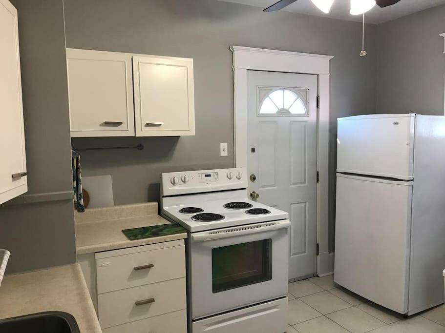 Апартаменты Bright, Clean, Private. In The Heart Of Downtown! Parking, Wi-Fi And Netflix Included Оттава Экстерьер фото